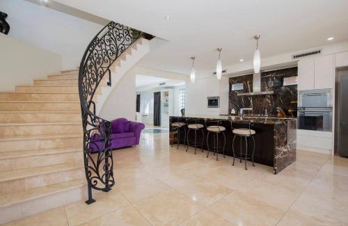 Tighes Hill Casa | Palazzo Paradiso - Mediterranean-inspired Elegance