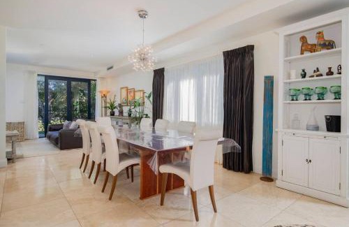 Tighes Hill Casa | Palazzo Paradiso - Mediterranean-inspired Elegance
