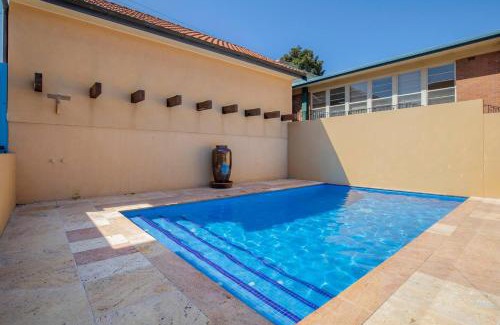 Tighes Hill Casa | Palazzo Paradiso - Mediterranean-inspired Elegance