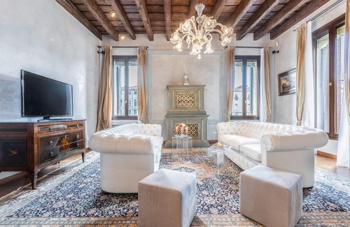 San Polo Villa | Palazzo Perla - Tres Habitaciones Villa, Capacidad 6