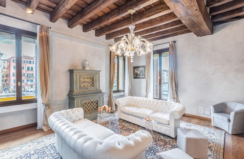 San Polo Villa | Palazzo Perla - Tres Habitaciones Villa, Capacidad 6