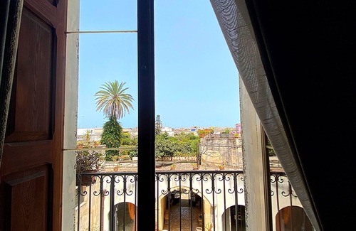 Calimera Apartamento | Palazzo Sabella Tommasi white suite
