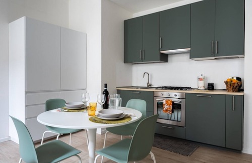 Parma City Centre Apartamento | Palazzo Tarasconi Petrol Color Apartment