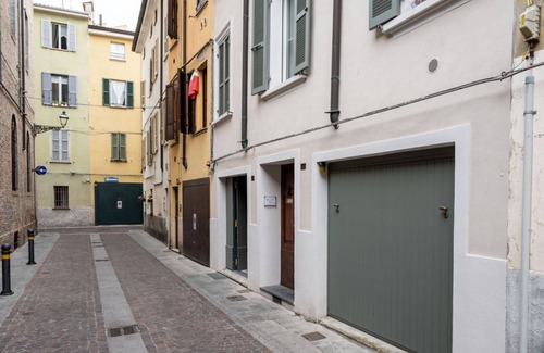 Parma City Centre Apartamento | Palazzo Tarasconi Petrol Color Apartment