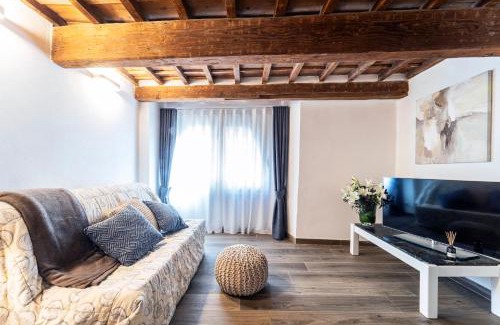 Santa Maria Novella Apartamento | PalazzoVilla historic building luxury suite
