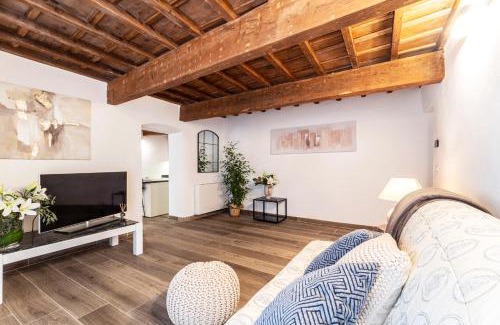 Santa Maria Novella Apartamento | PalazzoVilla historic building luxury suite