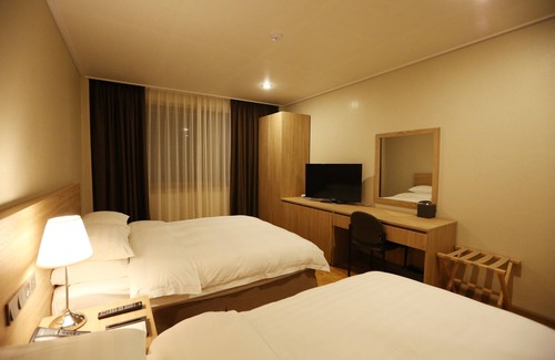 Gongsan-dong Hotel | Palgong Emillia Hotel