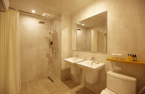 Gongsan-dong Hotel | Palgong Emillia Hotel