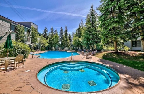 Olympic Valley Apartamento | Palisades Ski Condo: Ski-in/ski-out Studio w/ Hot Tubs and Pool