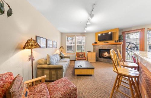 Olympic Valley Apartamento | Palisades Tahoe Lodge Rentals Two Bedroom #716