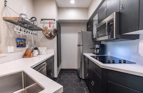 Olympic Valley Condominio | Palisades Tahoe Lodge: Newly Upgraded Ski-in/out 1 BR condo / full kitchen