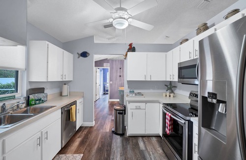 Sarasota Casa | Palm Aire Golf Course home in Sarasota near Benderson Park, UTC and beaches.