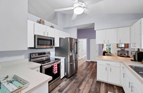 Sarasota Casa | Palm Aire Golf Course home in Sarasota near Benderson Park, UTC and beaches.