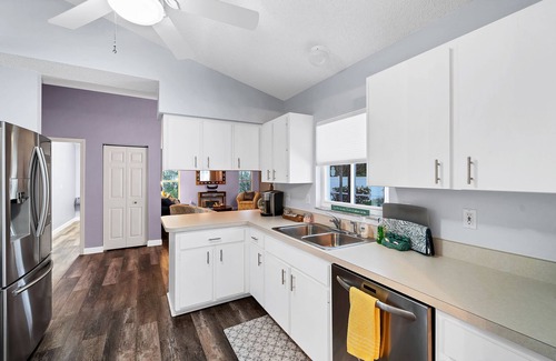 Sarasota Casa | Palm Aire Golf Course home in Sarasota near Benderson Park, UTC and beaches.