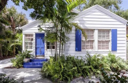 Flamingo Parks Casa | Palm Beach Oasis - Indulge in Garden Tranquility with Alfresco Dining