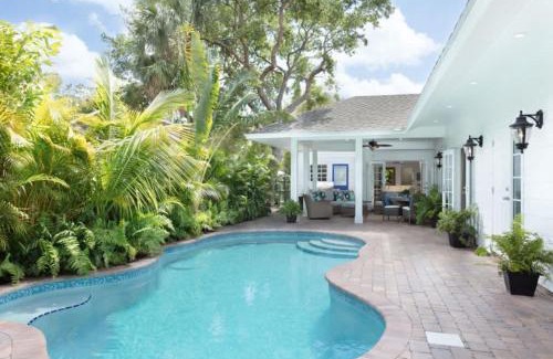 Flamingo Parks Casa | Palm Beach Oasis - Indulge in Garden Tranquility with Alfresco Dining