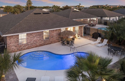 Fort Walton Beach - Destin Casa | Palm Breeze - Heated Private Pool, Deeded Beach Access, Free Beach Service!