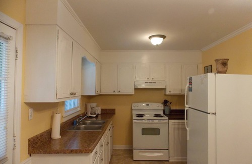Emerald Isle Cabaña | Palm Cottage- Asequible Ocean Side Cottage