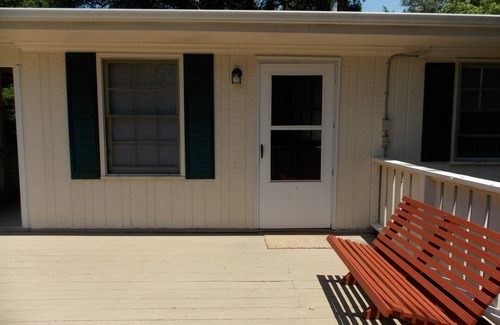 Emerald Isle Cabaña | Palm Cottage- Asequible Ocean Side Cottage
