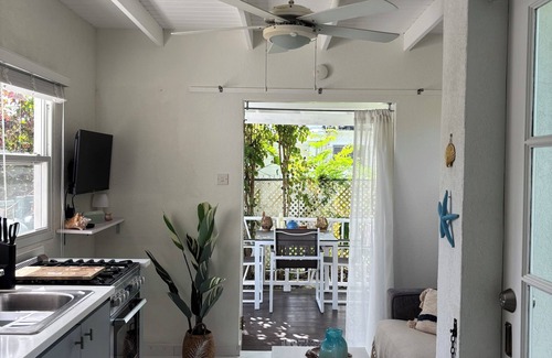 Sunset Crest Cabaña | Palm Cottage - Sunset Crest, close to the beach and swimming pool