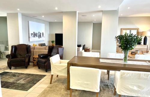 Ballito Apartamento | Palm Cove - 3 Ilanga, Simbithi Eco Estate - Infinity Pool with 180' Sea View, Min 7 Night stay