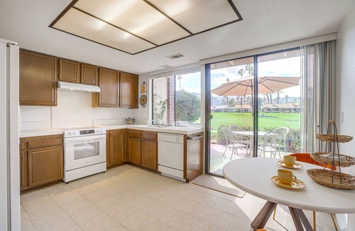 Palm Desert Condominio | Palm Desert Condo w/ Patio & Golf Course Views