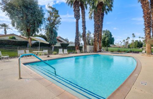 Palm Desert Apartamento | Palm Desert Condo with Patio and Golf Course Views