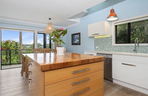 Stanmore Bay Casa | PALM GARDENS - STANMORE BAY HOLIDAY HOME in Whangaparaoa Peninsula