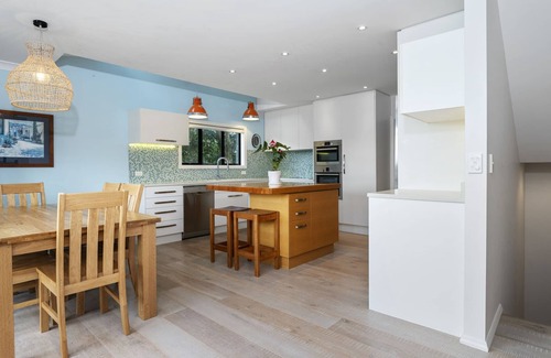 Stanmore Bay Casa | PALM GARDENS - STANMORE BAY HOLIDAY HOME in Whangaparaoa Peninsula
