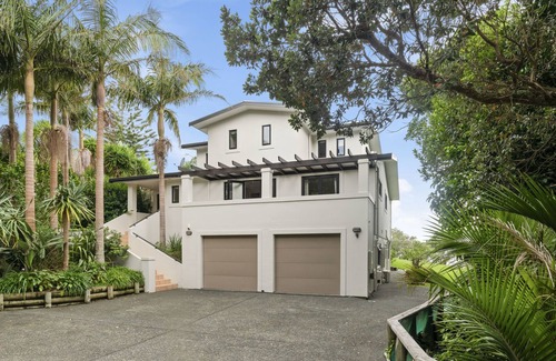 Stanmore Bay Casa | PALM GARDENS - STANMORE BAY HOLIDAY HOME in Whangaparaoa Peninsula