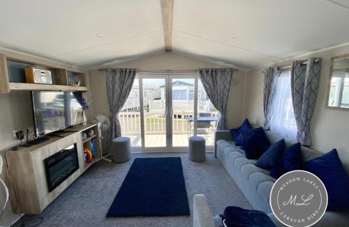 Chapel Saint Leonards Complejo | Palm Grove 133 - pet friendly, WiFi close to beach and clubhouse - Golden Palm Resort - Meadow Lakes Caravan & Lodge Hire
