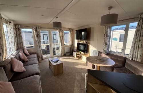Chapel Saint Leonards Apartamento | Palm Grove 121 - Golden Palm Resort - Pet friendly, WiFi, close to beach and clubhouse - Meadow Lakes Caravan & Lodge Hire