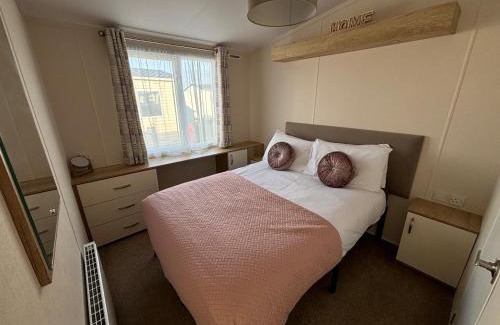 Chapel Saint Leonards Apartamento | Palm Grove 121 - Golden Palm Resort - Pet friendly, WiFi, close to beach and clubhouse - Meadow Lakes Caravan & Lodge Hire