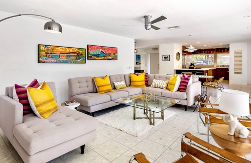 Vista Las Palmas Casa | Palm Grove - Luxury Mid Mod Vacation Home!