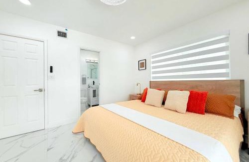 Central Fort Lauderdale Casa | Palm House Near Beach, Game Room, Pool & King Beds