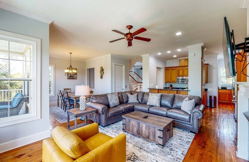 St. Marys Condominio | Palm-lined Home, Dock Access, Firepit, & Balconies