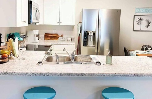 Sunset Beach Casa | Palm Paradise 3 Bdrm home w/ patio 10 min to Beach