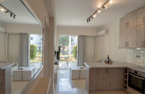 Vouliagmeni Apartamento | Palm & Pearl Apartment