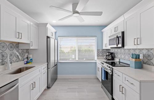 Sanibel Casa | Palm Retreat - 3BR Cottage at the Palmview Inn of Sanibel Island with Bikes