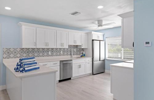 Sanibel Casa | Palm Retreat - 3BR Cottage at the Palmview Inn of Sanibel Island with Bikes