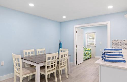 Sanibel Casa | Palm Retreat - 3BR Cottage at the Palmview Inn of Sanibel Island with Bikes