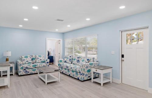 Sanibel Casa | Palm Retreat - 3BR Cottage at the Palmview Inn of Sanibel Island with Bikes