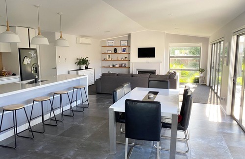 Papamoa Beach Casa | Palm Springs, Papamoa Paradise.