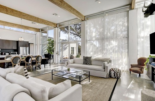 Bellville Casa | Palm Springs, TX ~ MODERN TEXAS ESCAPE