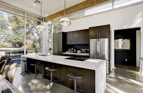 Bellville Casa | Palm Springs, TX ~ MODERN TEXAS ESCAPE