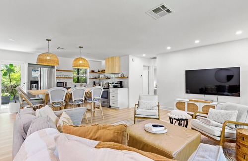 Pinecraft Casa | Palm Tree Haven