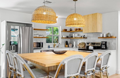 Pinecraft Casa | Palm Tree Haven