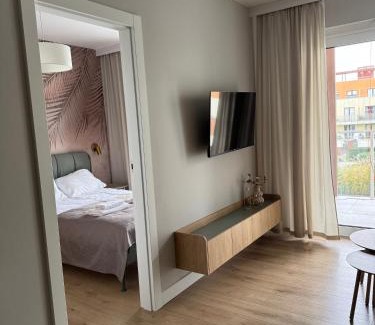 Dzielnica Uzdrowiskowa Apartamento | PALM TREE Perłowa Przystań parking, 650m do plaży, świeżo oddany nowoczesny apartament, Parkplatz im Preis inbegriffen, 650 Meter zum Strand, frisch fertiggestellt, geräumige und moderne Wohnung, Parking included, 650 meters to the beach!