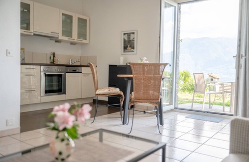 Orselina Apartamento | Experiencia árboles de palma, piscina y panorámica: Casa Belsito, Orselina, Lago Mayor
