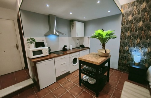 Torremolinos City Centre Apartamento | Palm View Apartment. City center with sea views
